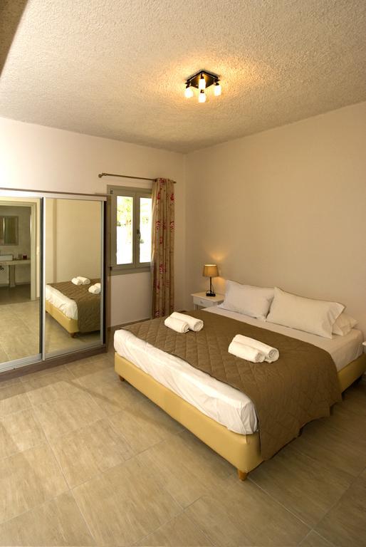 Alafouzos Studios & Apartments Kamári Quarto foto